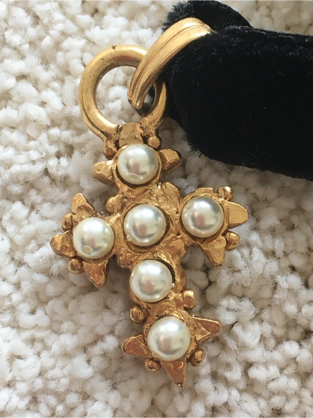 VINTAGE Jacky De G. Women’s Cross Pendant w/ Black Velvet Choker. SIGNED